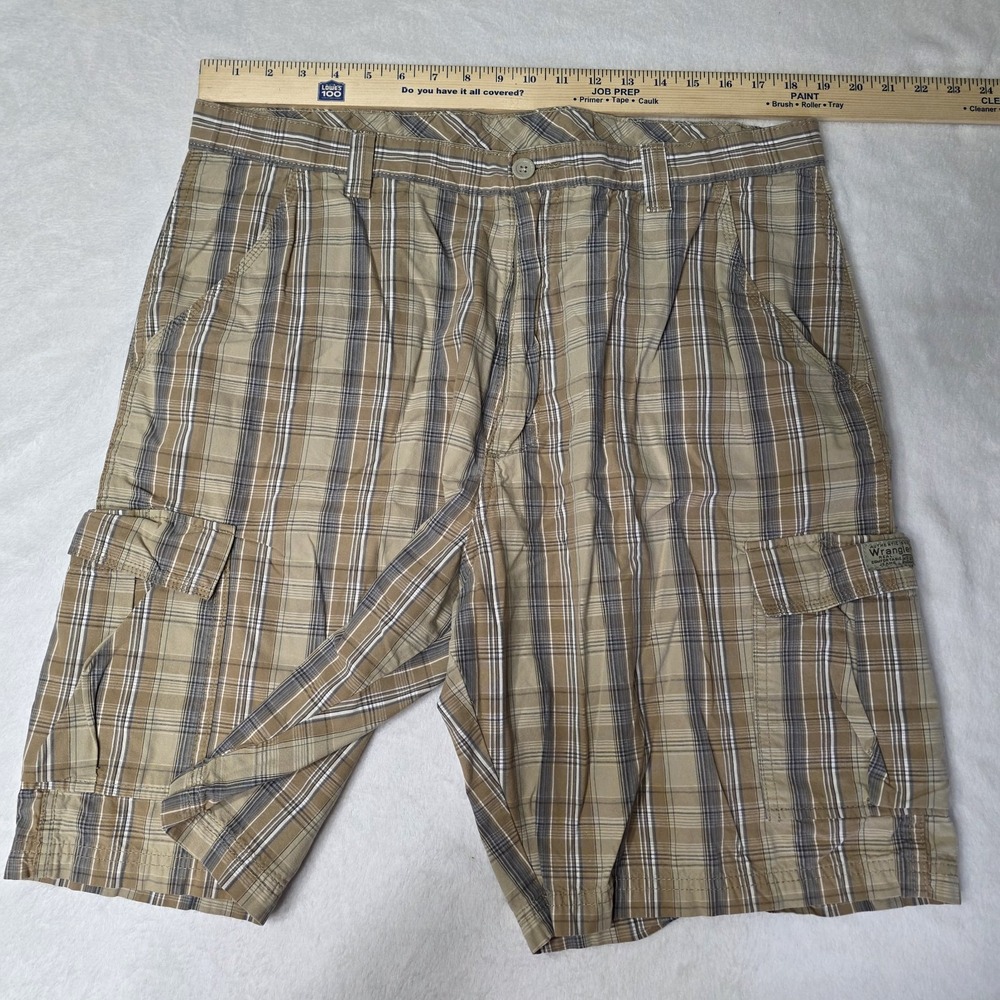 Wrangler Cargo Shorts Men'sโ 38 Tan And Blue Plaid Hiking Outdoor Utility